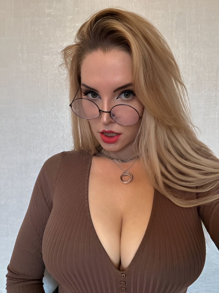 Даша привлекательная девушка из Армянск цена от 1500 руб