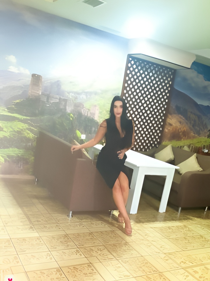 Инга привлекательная девушка из Армянск цена от 5000 руб