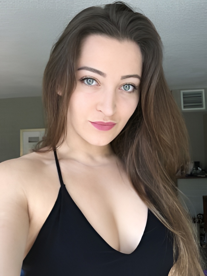 Виктория привлекательная девушка из Армянск цена от 3000 руб