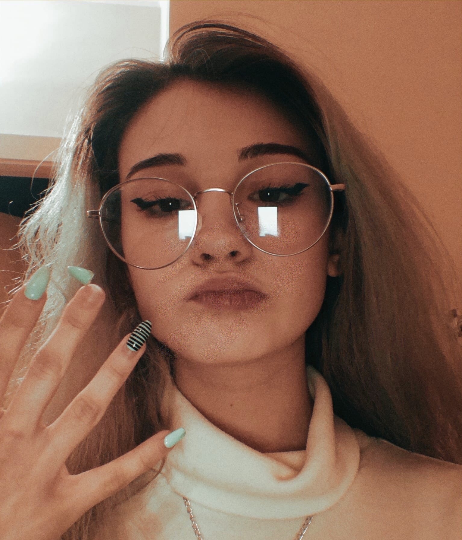 Лида привлекательная девушка из Армянск цена от 3500 руб